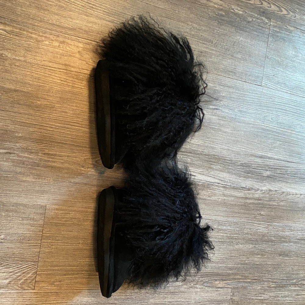 Bear paw boo black toddler 9 like new